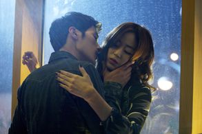 Hyo-jin Kim and Kang-woo Kim in The Taste of Money (2012)