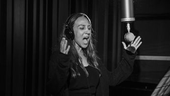 Mónica Naranjo in La banda sonora de la solidaritat (2016)