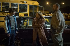 Jennifer Jason Leigh, Rory Cochrane, and Richie Merritt in White Boy Rick (2018)