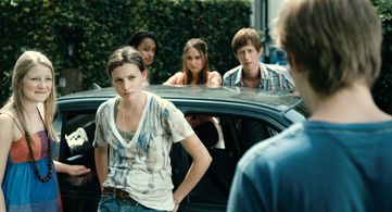 Melody Klaver, Roos Netjes, Robert de Hoog, Gerson Oratmangoen, and Gaite Jansen in Dusk (2010)