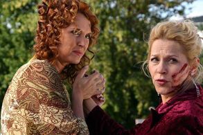 Anna Kamenkova and Tatyana Lyutaeva in Printsessa tsirka (2007)