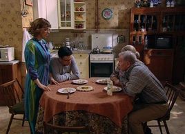 Mikhail Zhigalov, Nelli Uvarova, and Grigoriy Antipenko in Ne rodis krasivoy (2005)