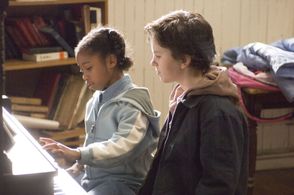 Freddie Highmore and Jamia Simone Nash in August Rush (2007)