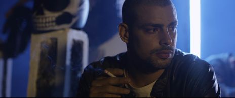 Cauã Reymond in Don't Swallow My Heart, Alligator Girl! (2017)