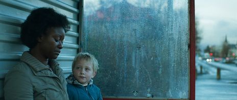 Babetida Sadjo and Patrik Nökkvi Pétursson in And Breathe Normally (2018)