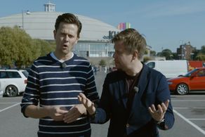 Fredrik Wikingsson and Filip Hammar in Trevligt folk deluxe (2016)