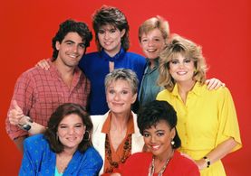 George Clooney, Cloris Leachman, Nancy McKeon, Kim Fields, Mackenzie Astin, Mindy Cohn, and Lisa Whelchel in The Facts o