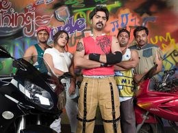 Silambarasan Rajendar, Sandhya, Santhanam, and Sathyan in Vallavan (2006)