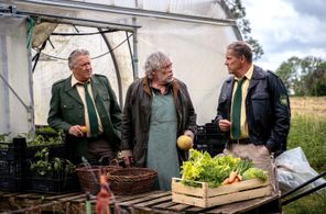 Michael Brandner, Klaus Stiglmeier, and Christian Tramitz in Hubert ohne Staller: Alles im Einklang (2022)