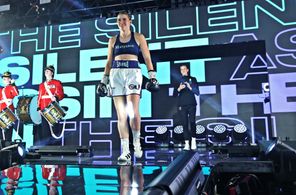 Savannah Marshall and Jill Scott in Sky Sports World Championship Boxing: Undisputed World Middleweight Championship: Cl