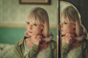 Agnes as Vivien in Ridley Road