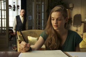 Claude Brasseur and Noémie Schmidt in L'étudiante et Monsieur Henri (2015)