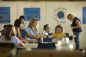 Shantel VanSanten and Lexy Kolker in Shooter (2016)