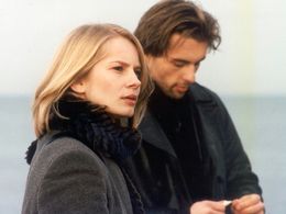 Magdalena Cielecka and Mariusz Frankowski in Listy milosne (2001)