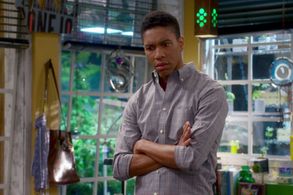 Aaron Moten in Disjointed (2017)