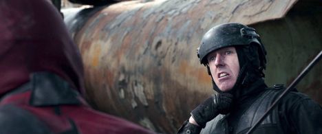 Ryan Reynolds and Rob Hayter in Deadpool (2016)