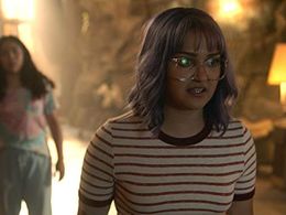 Ariela Barer and Allegra Acosta in Runaways: Merry Meet Again (2019)