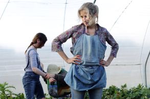 Iona - Michelle Duncan as Elizabeth