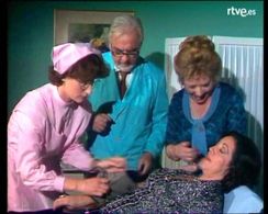 Maria Matilde Almendros, Joan Capri, and Carme Sansa in Dr. Caparrós, medicina general (1979)