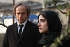 Babak Hamidian and Mina Sadati in Lonely in Few Minutes of Silence (2016)