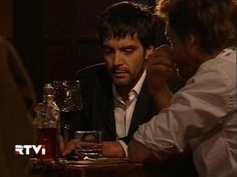 Adrián Navarro in Vidas robadas (2008)
