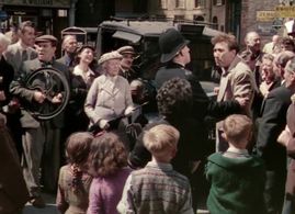Kenneth Connor, Frankie Howerd, and Katie Johnson in The Ladykillers (1955)