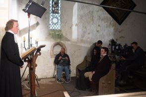 Rachel Weisz, Andrew Havill, Roger Michell, and Sam Claflin in My Cousin Rachel (2017)