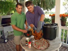 Bobby Deen and Jamie Deen in Food Network Thanksgiving (2005)