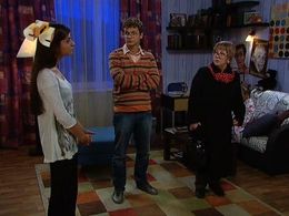 Olga Volkova, Filipp Blednyy, and Anastasiya Sivaeva in Papiny dochki (2007)