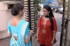 Smriti Malhotra-Irani and Mandira Bedi in Kyunki Saas Bhi Kabhi Bahu Thi (2000)