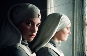 Alicja Bachleda and Kinga Preis in The Gateway of Europe (1999)