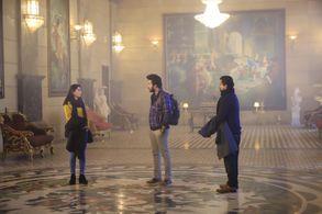 Pushkar Jog, Sonalee Kulkarni, and Aashay Kulkarni in Victoria (2023)