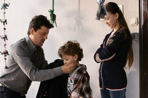 Ilker Aksum, Özgür Ege Nalci, and Miray Akay in 20 Dakika (2013)