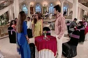 Aamir Ali, Rupali Ganguly, and Tina Parekh in Kahaani Ghar Ghar Kii (2000)