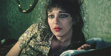 Elena Mayorova in Odinokim predostavlyaetsya obshchezhitiye (1984)