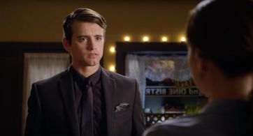 Samantha Figura and Parker Harris in Love on the Vines (2017)