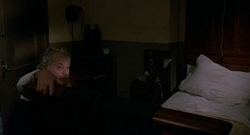 Paolo Villaggio in The Voice of the Moon (1990)