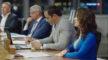 Anastasiya Zavorotnyuk in Mezhdu nami, devochkami. Prodolzheniye: Episode #1.1 (2019)