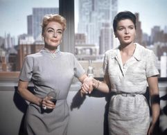 Joan Crawford and Linda Hutchings in The Best of Everything (1959)