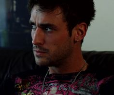 On set of Four's a Crowd.