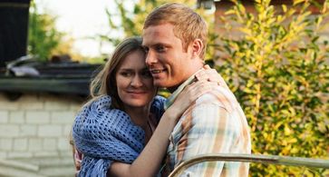 Maria Mashkova and Anton Pampushnyy in Bednaya Liz (2013)