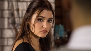 Hande Erçel in Siyah Inci (2017)