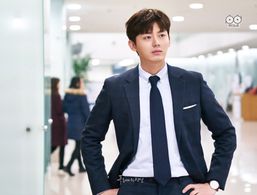 Ji-Hoon Lee in Legend of the Blue Sea (2016)