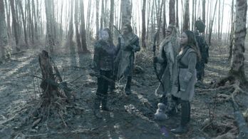 Brenda Strong, Mark Krysko, Milli Wilkinson, and Kai Dolmans in The 100 (2014)