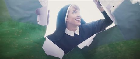 Julia Aks in 7 Rings - Julie Andrews feat. the Von Trapp Queens (Ariana Grande Parody) (2019)