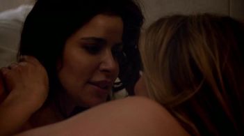 Sonya Walger and Shivaani Ghai in The Catch (2016)