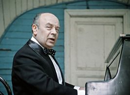 Leonid Bronevoy in Pokrov Gates (1983)