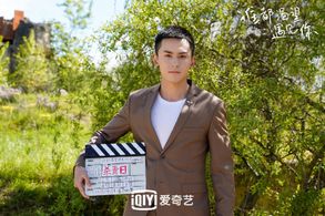 Zhehan Zhang in Everyone Wants to Meet You (2020)