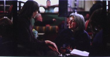 Emily Mortimer and Shona Auerbach in Dear Frankie (2004)