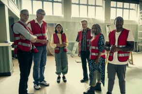 Christopher Walken, Darren Boyd, Stephen Merchant, Clare Perkins, Gamba Cole, and Rhianne Barreto in The Outlaws (2021)